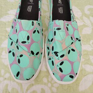 TOMS Women's Alien Glow in the Dark Slip On Canvas Sneaker Size 10